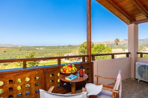 Property grounds - Villa Korini - Four Bedroom Villa, Sleeps 9 (Achlades)