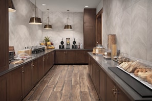 Free daily continental breakfast - Springhill Suites By Marriott Steamboat Springs (Steamboat Springs)