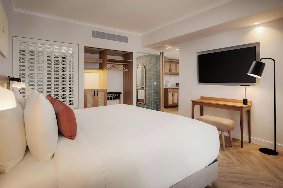Signature Suite, 1 King Bed with Sofa bed | Premium bedding, down comforters, minibar, in-room safe