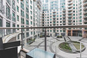 Apartment | Terrace/patio - Deluxe Two-Bedroom Vauxhall Apartment (London)