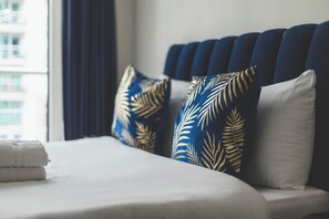 Apartment | Egyptian cotton sheets, premium bedding, memory-foam beds - Deluxe Two-Bedroom Vauxhall Apartment (London)