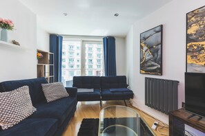 Apartment | Living area - Deluxe Two-Bedroom Vauxhall Apartment (London)