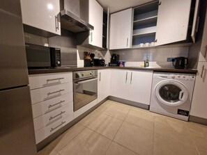 Private kitchen - Deluxe Two-Bedroom Vauxhall Apartment (London)