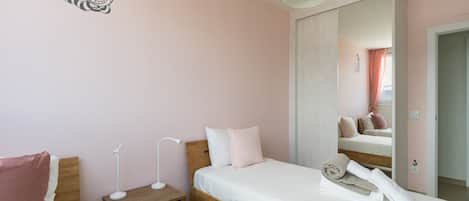 3 bedrooms, iron/ironing board, travel cot, free WiFi
