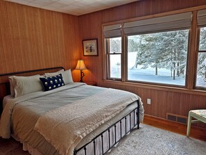 Silitysrauta/-lauta, ilmainen Wi-Fi, vuodevaatteet