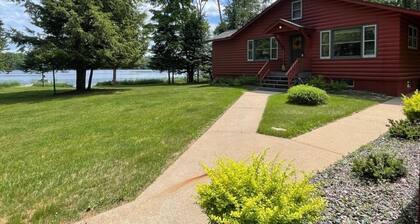 Cozy Secluded Lakefront Cabin | Private, Fishing & Snowmobile | Near Eagle River