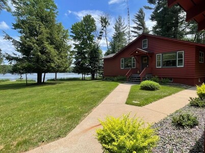 Cozy Secluded Lakefront Cabin | Private, Fishing & Snowmobile | Near Eagle River