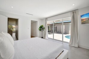 3 Schlafzimmer, Schreibtisch, Bügeleisen/Bügelbrett, Reisekinderbett