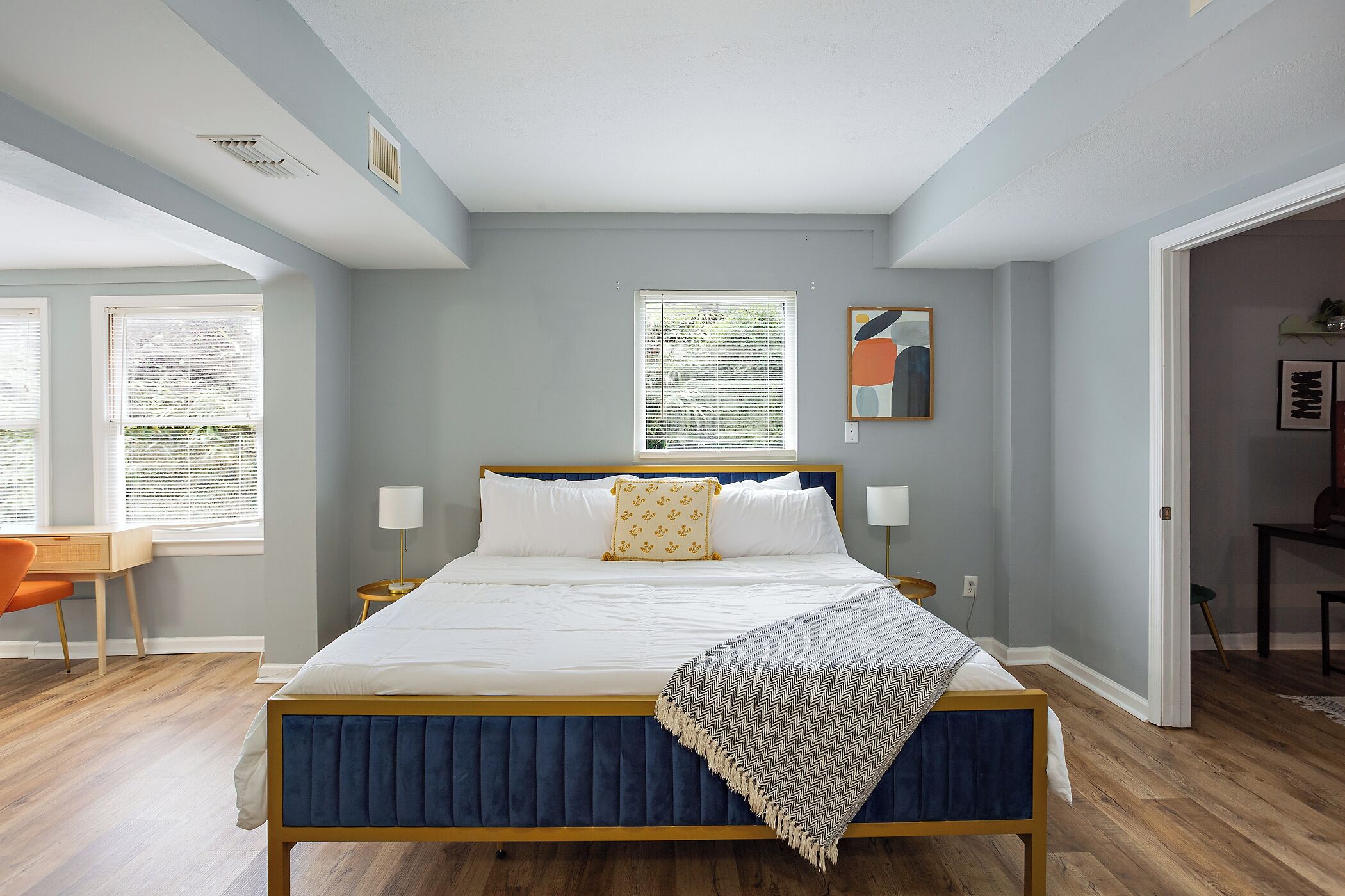 5 bedrooms, desk, travel crib, free WiFi