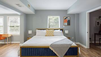 5 bedrooms, desk, travel crib, free WiFi