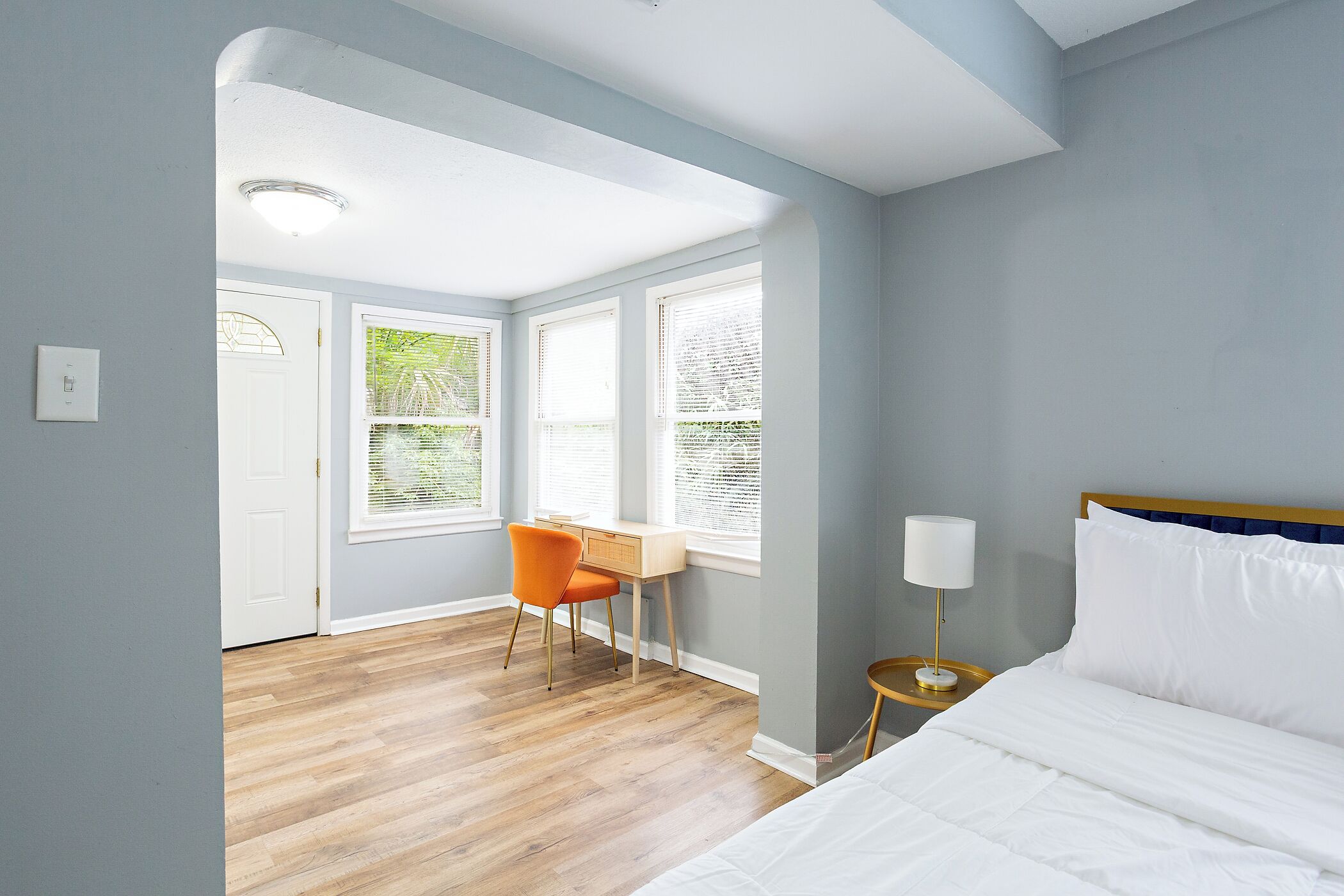 5 bedrooms, desk, travel crib, WiFi (free)