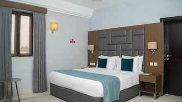 Safe på rommet, skrivebord og wi-fi (inkludert)