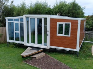 Exterior - Sleeps 3 - 4 - 200m from beach (Dunedin)