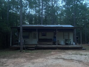 Terrace/patio - Cozy 1-bedroom cabin in marvelous Carriere with AC (Carriere)