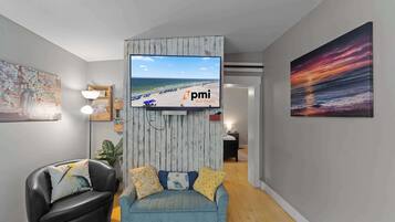 Televisión, reproductor de DVD y oficina