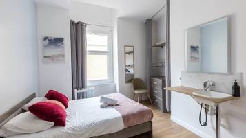 8 bedrooms, desk, iron/ironing board, free WiFi