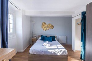 8 bedrooms, desk, iron/ironing board, free WiFi - Villa Barillerie 1870 - Centre - 24 personnes (Le Mans)