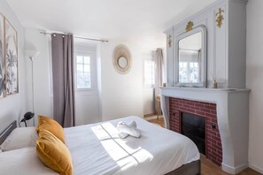 Unclassified image, 2 of 32, button