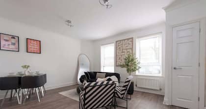 Lush 2 Bed Home I Free Parking I Near Chatham Dock
