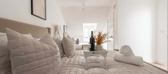 Lush 2 Bed Home I Free Parking I Near Chatham Dock