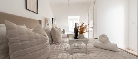 Iron/ironing board, WiFi, bed sheets