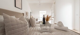 Lush 2 Bed Home I Free Parking I Near Chatham Dock