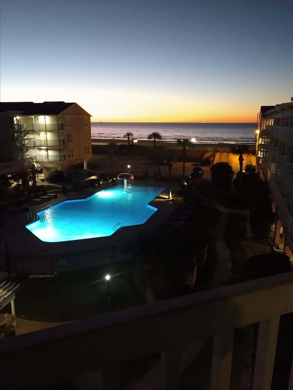 Alberca al aire libre y alberca climatizada