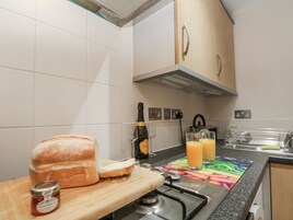 Cookware/dishes/utensils