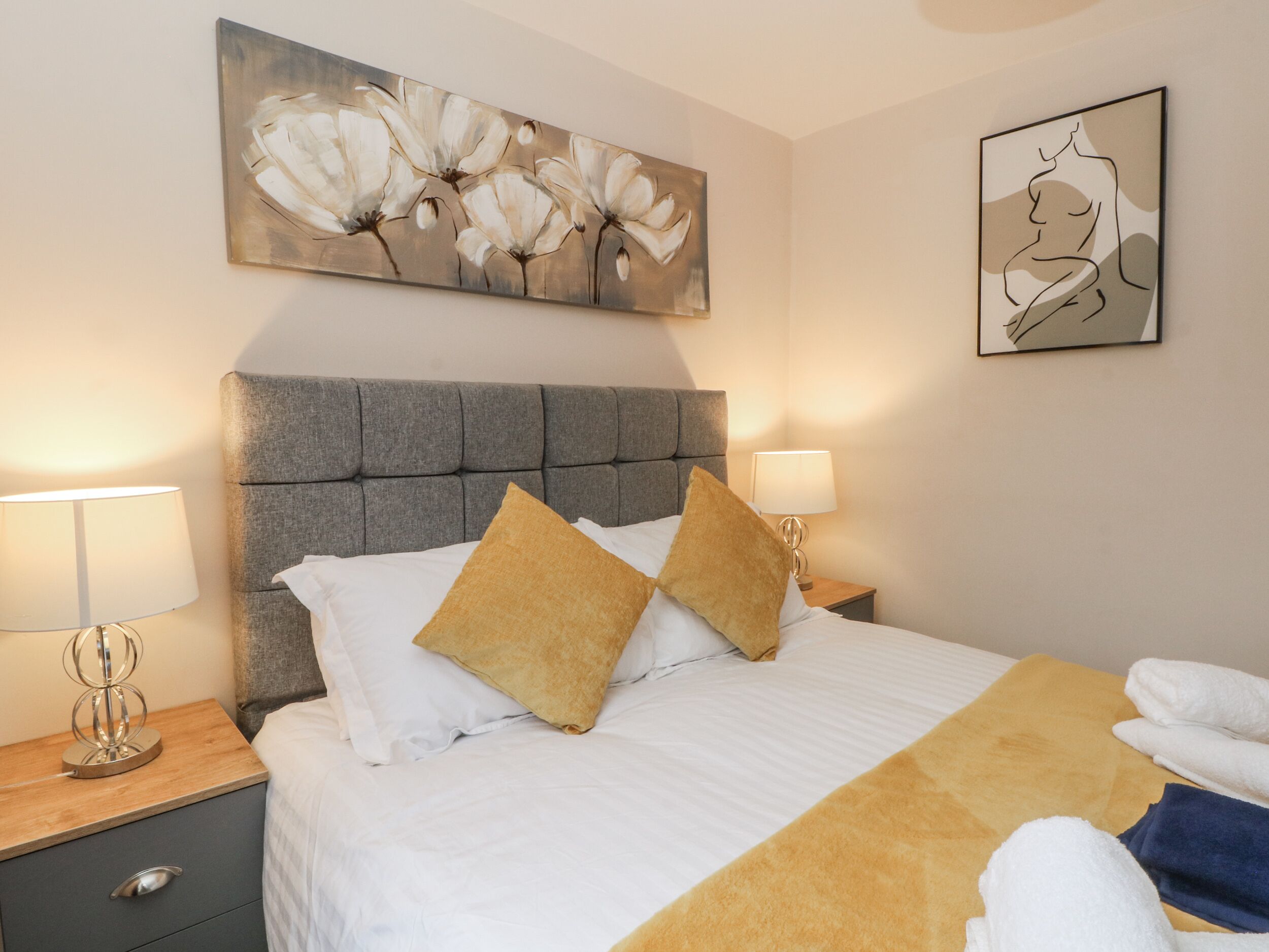 2 bedrooms, individually decorated, individually furnished, free WiFi