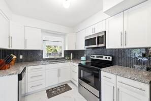 Microonde, forno, piano cottura, lavastoviglie