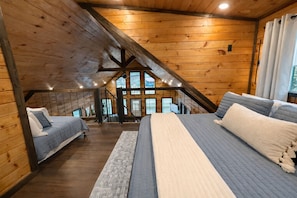 2 bedrooms, travel cot, free WiFi, bed sheets - S'more Adventure - NEW! Red River Gorge Creekside Cabin 2 Bedroom with Hot Tub (Campton)