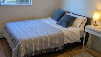 2 bedrooms, iron/ironing board, WiFi
