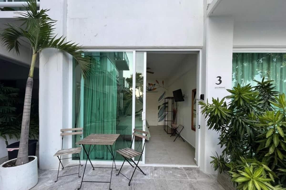 Executive Suite, Pool View