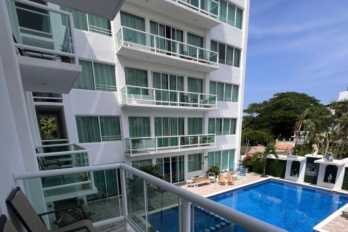 Apartment, Balcony, Pool View | Seterika/papan seterika, katil bayi/kot (surcaj), Wi-fi percuma 