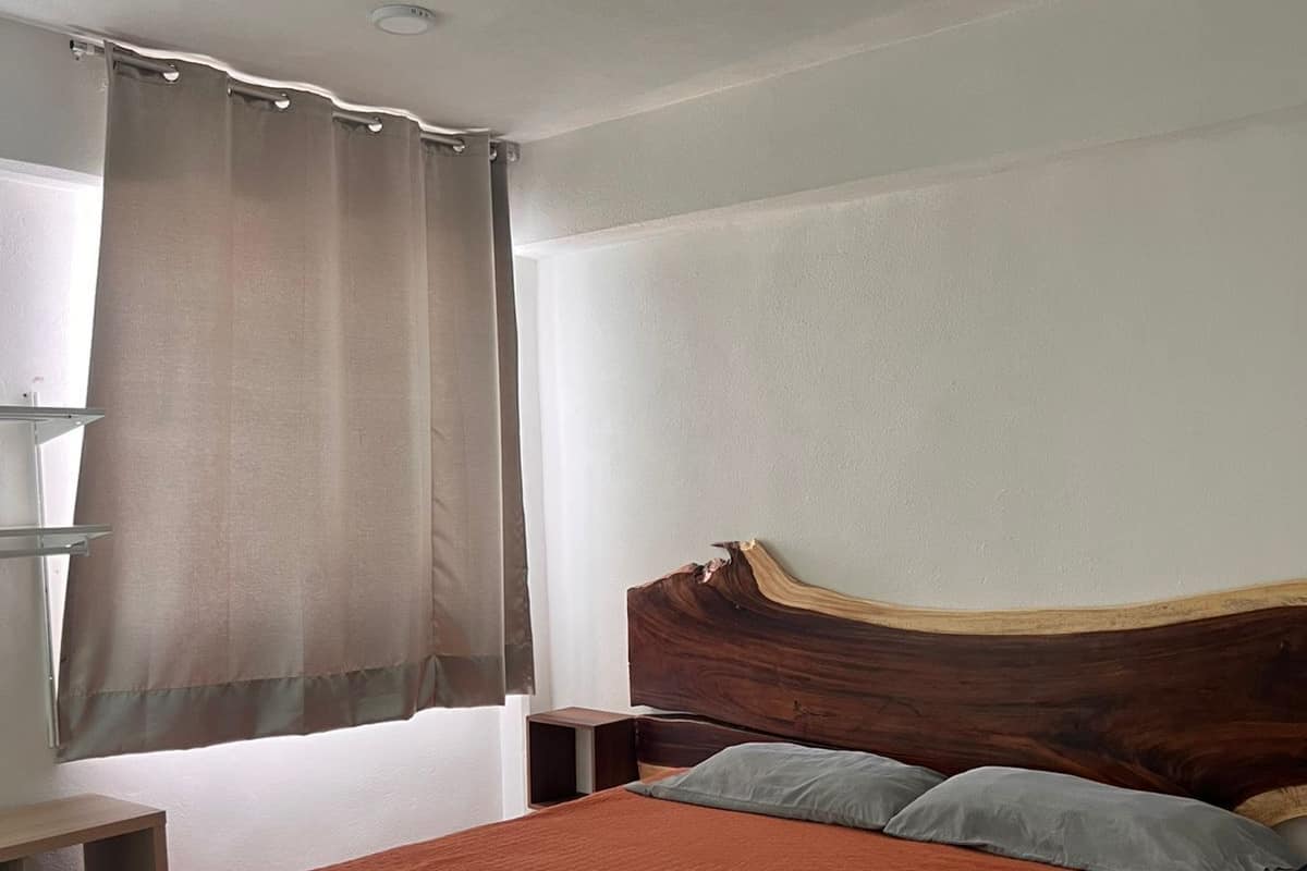Suite, Balcony, Pool View | Seterika/papan seterika, katil bayi/kot (surcaj), Wi-fi percuma 
