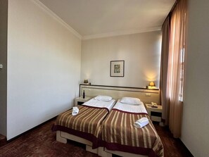 Deluxe Double Room, Balcony, River View | Spa - hotel europe meidan (Tbilisi)