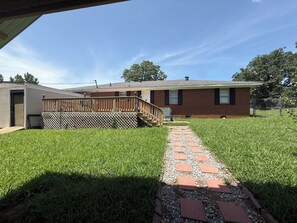 Exterior - Jtown Guesthouse 702
3 bedroom fire pit beautiful backyard . (Jonesboro)