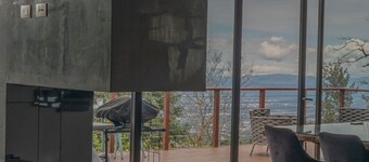 Emerald Toucan Estate - 5 BR Mountain Retreat in Nature