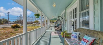 Charming 3-bedroom house with AC in  La Grange with Wrap around porches.