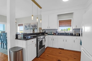 Private kitchen - The Coastal Haul - Low Country Living with Private Dock, Edisto, SC (Edisto Island)