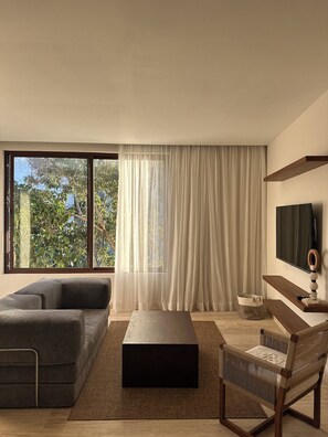 Smart TV - Penthouse in La Valeta with Rooftop Terrace & Plunge Pool (Tulum)