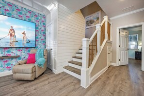 Interior - 
90” TV, Retro Arcade Room, 2 Kings, Walk to Beach (Destin)