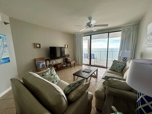 Smart TV, books - Direct beachfront, oversized 12 x 25 balcony, and centrally located (Orange Beach)