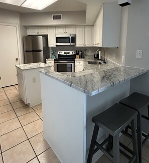 Fridge, microwave, oven, stovetop - Direct beachfront, oversized 12 x 25 balcony, and centrally located (Orange Beach)