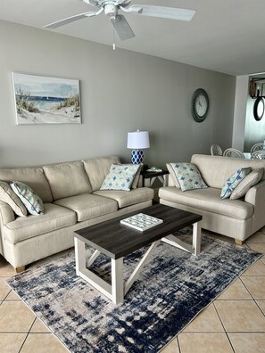Smart TV, books - Direct beachfront, oversized 12 x 25 balcony, and centrally located (Orange Beach)