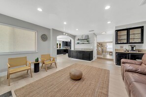 Een smart-tv en een open haard