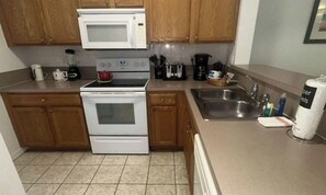 Microwave, stovetop, dishwasher, coffee/tea maker - Unilimited Fun 2 (1075) (Kissimmee)