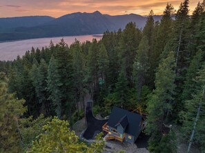 Exterior - Unplug in Nature + Cabin in the Pines + Hot Tub, Game Room, Near the Lake (Ronald)