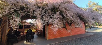 Tarumã Challes 01, complete chalet with balcony and barbecue, pets allowed.