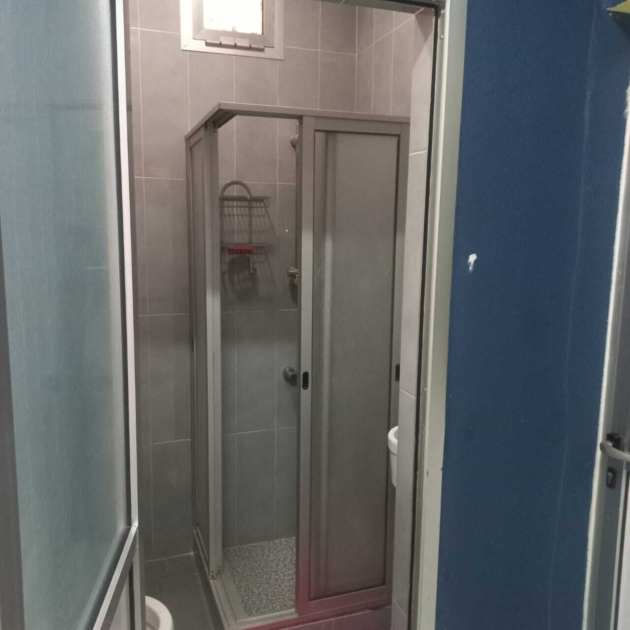 Serviettes fournies, savon, papier de toilette